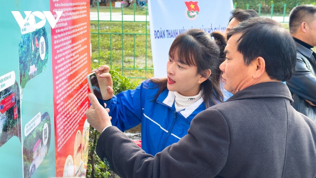 การถ่ายทอดภาษาไตผ่านรูปแบบดิจิทัลที่โรงเรียนเขตเขาในจังหวัดกาวบั่ง