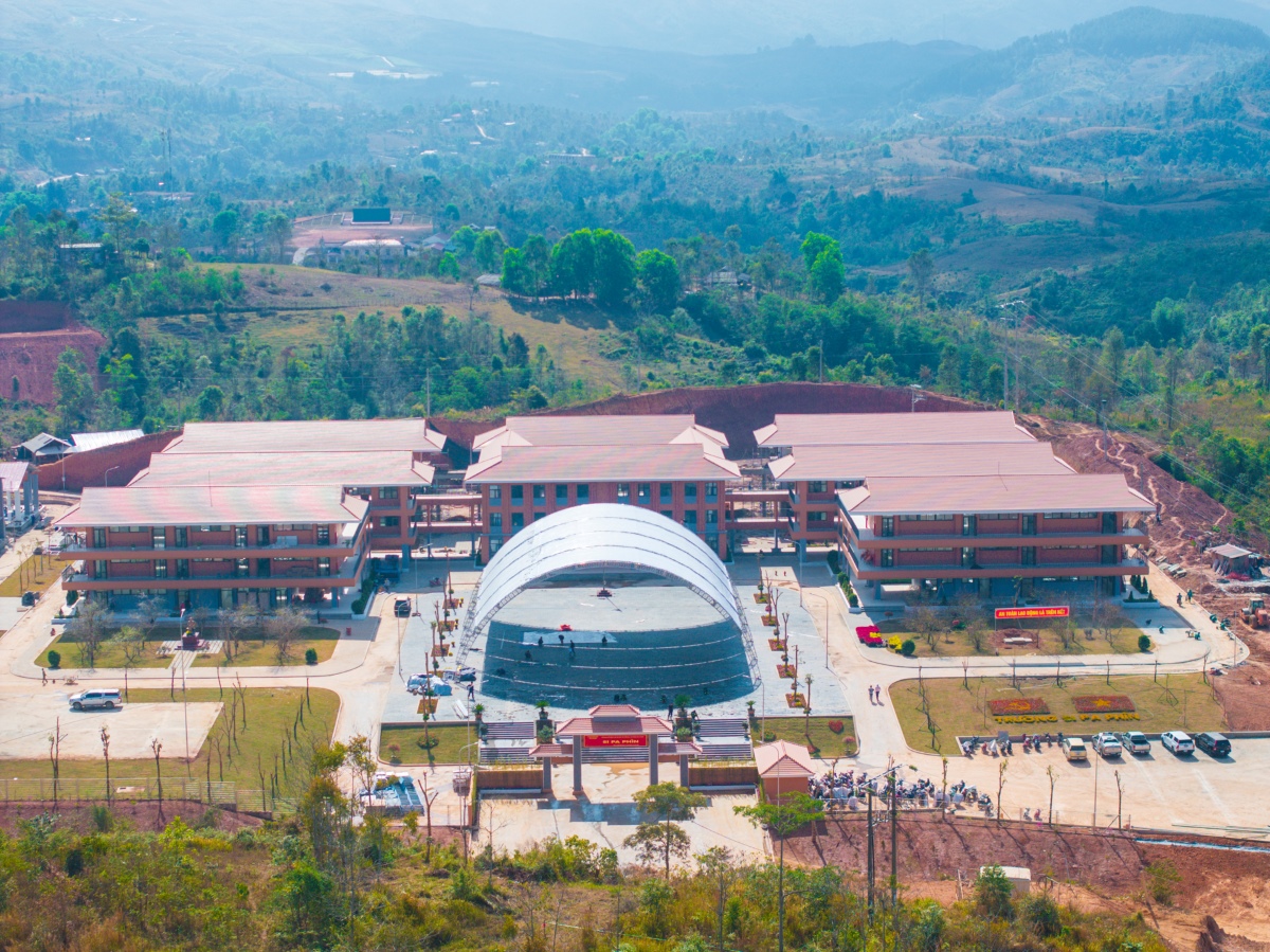 วางศิลาฤกษ์ก่อสร้างโรงเรียนประจำสำหรับชนกลุ่มน้อย 121 แห่งในจังหวัดและนคร 17 แห่ง