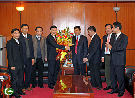 บรรดาผู้นำประเทศเดินทางไปเยี่ยมเยือนและอวยพรประชาชนท้องถิ่นต่างๆ