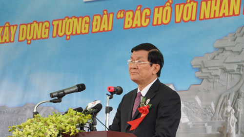 พิธีวางศิลาฤกษ์ก่อสร้างอนุสาวรีย์ ประธานโฮจิมินห์ในจังหวัดเตวียนกวาง