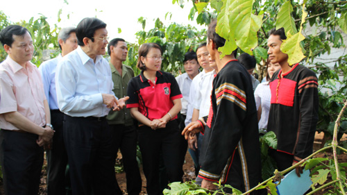 ประธานแห่งรัฐแลกเปลี่ยนข้อราชการที่จังหวัด ดั๊กลัก