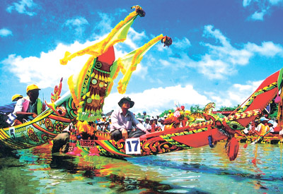 เทศกาลแข่งเรือ  Ngo ของชนเผ่าเขมรในจังหวัด Soc Trang