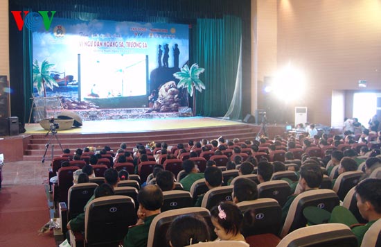 งานสังสรรค์ อวนแห่งความเอื้ออาทรสำหรับชาวประมงที่หว่างซาและเจื่องซา