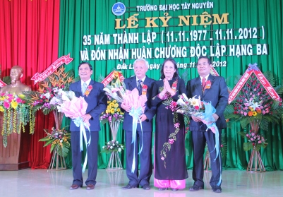 มหาวิทยาลัยเตยเงวียนรำลึก35ปีวันก่อตั้ง