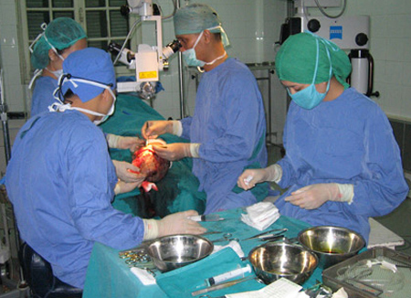 ปี2012 เวียดนามประสบความสำเร็จในการประยุกต์ใช้นวัตกรรมทางการแพทย์ของโลก