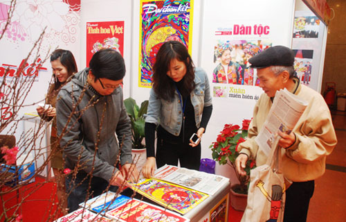 เปิดเทศกาลหนังสือพิมพ์แห่งวสันต์ปี2013