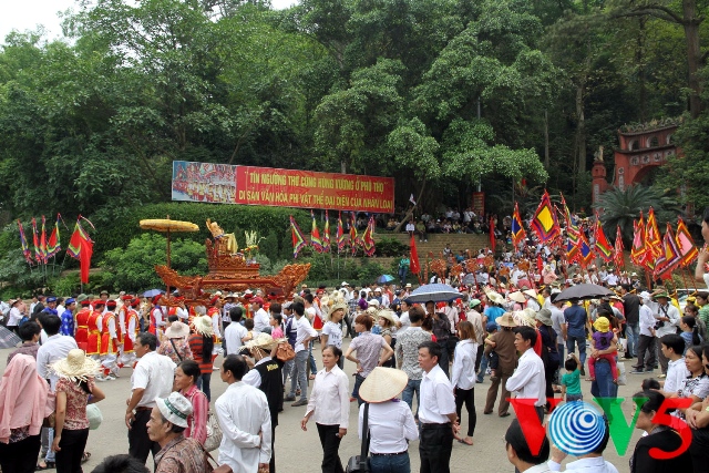 พิธีเปิดเทศกาลวิหารหุ่ง2013และรับมอบหนังสือรับรองเป็นมรดกโลกจากยูเนสโก้