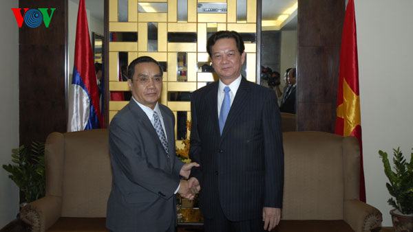 นายกฯเวียดนามให้การต้อนรับนายกฯลาว