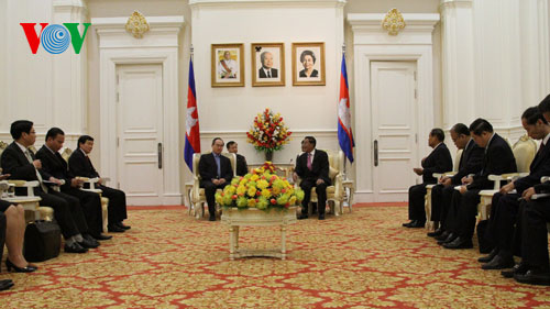 ประธานแนวร่วมเวียดนาม-ลาว-กัมพูชาหารืองานด้านแนวร่วม