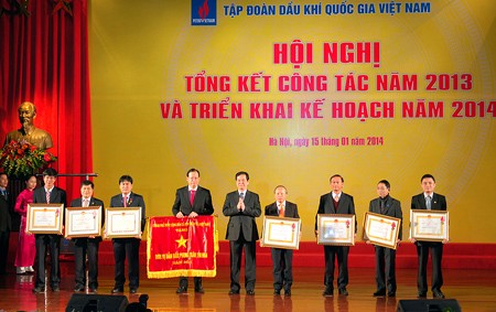 นายกฯเข้าร่วมการประชุมสรุปผลงานปี2013หน่วยงานปิโตรเลี่ยมเวียดนาม