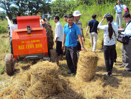 ฝึกสอนอาชีพควบคู่กับการสร้างสรรค์ชนบทใหม่