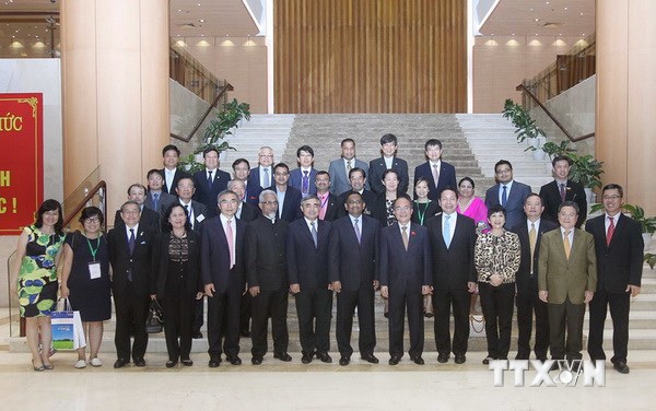 ท่านเหงวียนซิงหุ่งประธานรัฐสภาได้ให้การต้อนรับคณะผู้แทนองค์กรASOCIO