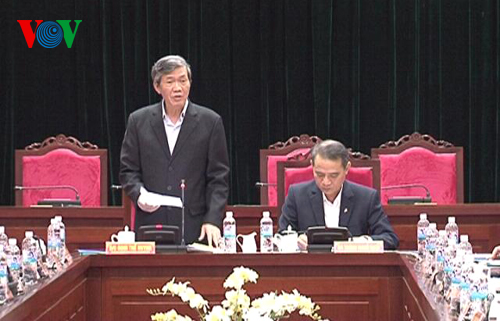 หัวหน้าคณะกรรมการประชาสัมพันธ์และให้การศึกษาส่วนกลางหารือกับพรรคสาขาจังหวัดเซินลา