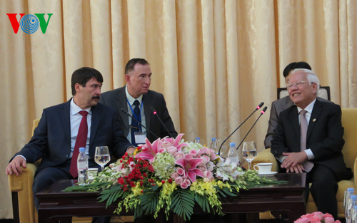 ประธานาธิบดีฮังการี อาเดร์ จาโนส เยือนนครโฮจิมินห์