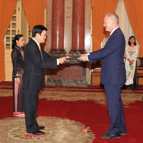 ประธานประเทศยืนยันอำนวยความสะดวกให้บรรดาเอกอัครราชทูตประเทศต่างๆปฏิบัติหน้าที่ในเวียดนาม