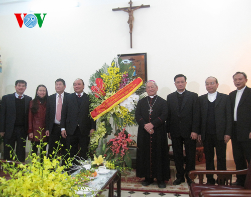 รองนายกฯเหงวียนซวนฟุกอวยพรคริสต์มาสศาสนิกชนในกรุงฮานอย