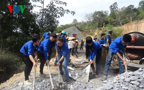 เยาวชนภาคกลางขานรับการรณรงค์เดือนเยาวชนอาสาปี2015