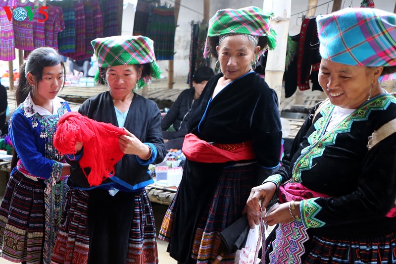 ตลาดนัดโบราณที่เชิงเขาหว่างเลียนเซิน