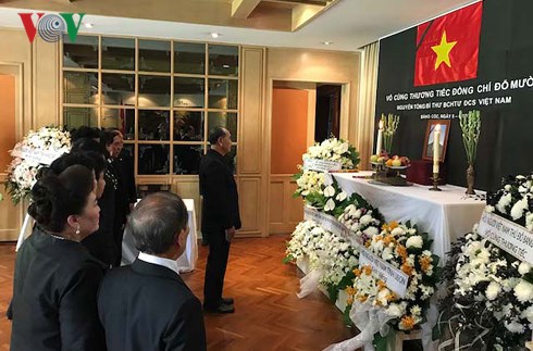สถานทูตเวียดนามประจำประเทศต่างๆเปิดให้ลงนามในสมุดไว้อาลัยอดีตเลขาธิการใหญ่พรรคคอมมิวนิสต์เวียดนาม โด๋เหมื่อย