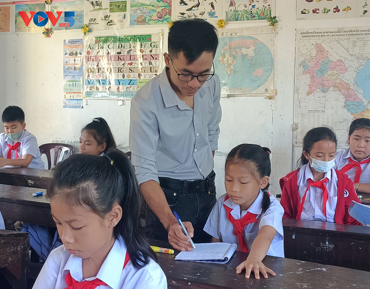 ผู้ปลูกฝังภาษาเวียดนามให้แก่เด็กๆ ในแผ่นดินล้านช้าง
