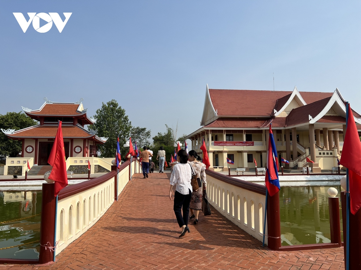 ความอบอุ่นหัวใจในหมู่บ้านเวียดนาม-ลาว