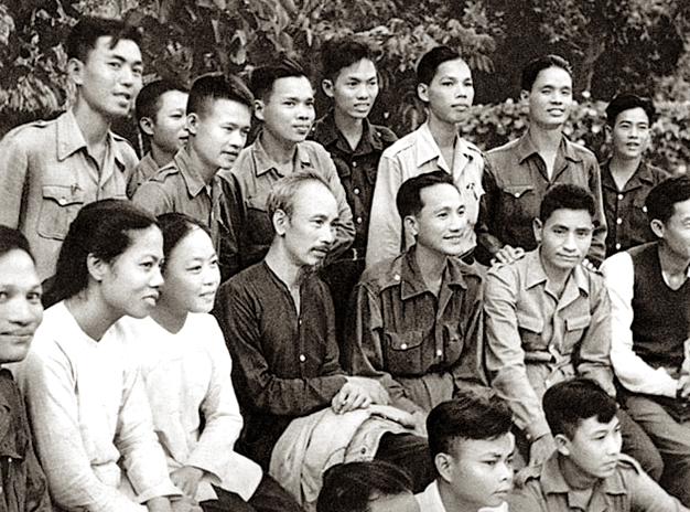 ประธานโฮจิมินห์ในดวงใจเยาวชนเวียดนามและชาวต่างประเทศ