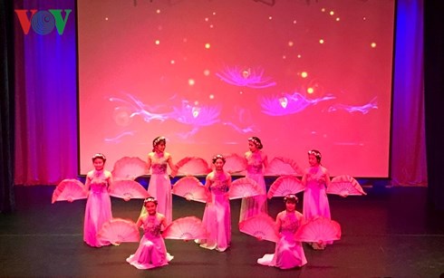 러시아 민족우호대학에서 베트남 문화의 날들