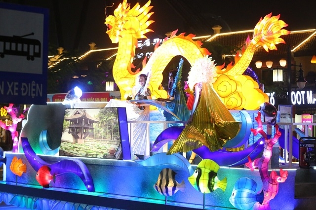 2018 하롱 카니발 축제 시동, 12꽃차대 거리행진