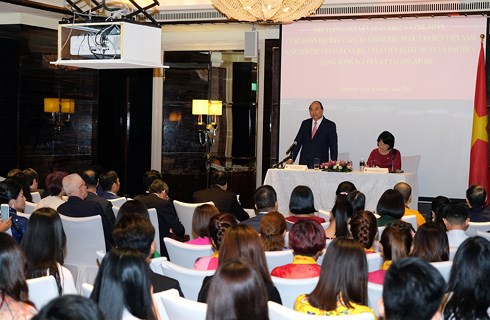 응웬 쑤안 푹 국무총리,  재싱가포르  베트남 교포 만나