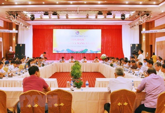 소셜네트워크 사용에 대한 기자들 책임제고