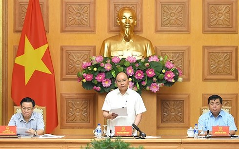 Nguyen Xuan Phuc 총리:  새로운 경제 성장 동력 모색 필요