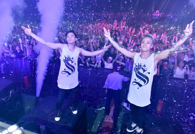 거리 음악 가무 프로그램 및DJ 음악의 밤 행사