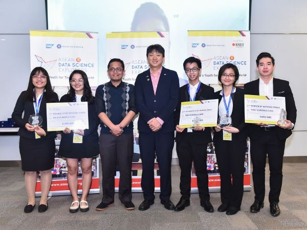 베트남 RMIT 대학생, ASEAN 데이터 과학 탐험가 경연의 일등 획득