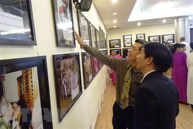 “베트남과 쿠바의 우호단결” 사진 전시회