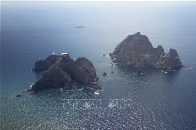 한국 의원들, 일본과의 영토 분쟁 지역 독도 방문