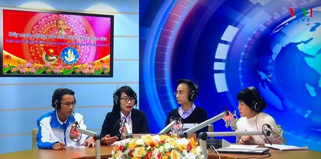 나라 발전 촉진을 위한 베트남 학생들은 소질과 창의력 발휘