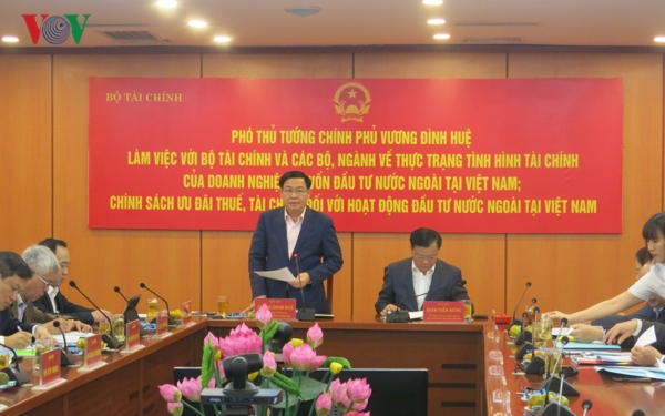 브엉 딘 후에 (Vương Đình Huệ)부총리: 외국인 투자자를 위한 인센티브와 더불어 예산 수입도 보장해야