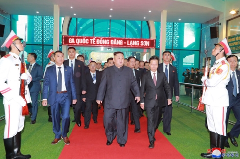 김정은 조선 국무위원장, 베트남 방문 공식 시작