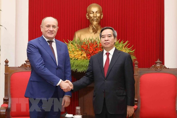 베트남 응우옌 반 빈 (Nguyễn Văn Bình) 중앙 경제위원회 위원장, 러시아 가스프롬 (Gazprom) 그룹 대표단 접견