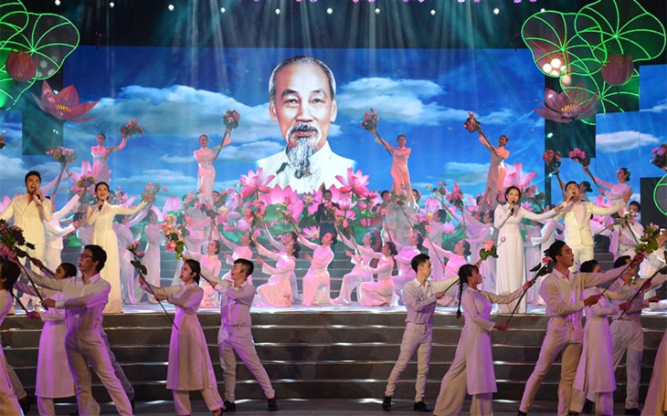 호치민 추석의 탄생일 129주년 기념활동 열정