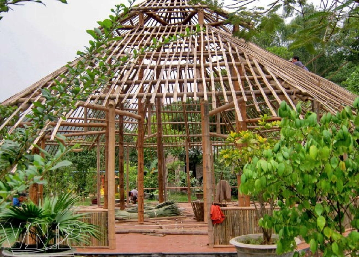 ແມ່​ຍິງ​ໝູ່​ບ້ານ​ອາ​ຊີບ​ຈັກ​ສານໄມ້​ໄຜ່​ໄມ້​ຊອດ ທູ​ຮົ່ງ ເຮັດ​ເສດ​ຖະ​ກິດ