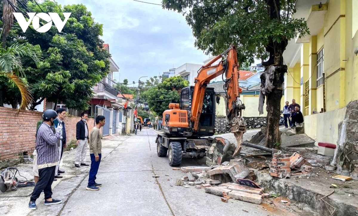 ກວາງ​ນິງ: ພ້ອມ​ກັນຍົກ​ລະ​ດັບ​ພື້ນ​ຖານ​ໂຄງ​ລ່າງ​ຕົວ​ເມືອງ​