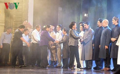 cac dai bieu quoc hoi xuc dong xem vo cai luong "thay ba doi" hinh 17