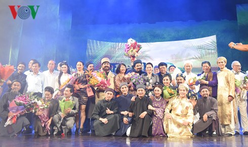 cac dai bieu quoc hoi xuc dong xem vo cai luong "thay ba doi" hinh 19