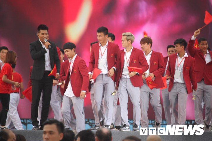 Khoanh khac an tuong le vinh danh nhũng 'nguòi hùng' ASIAD 2018 tại san van dong Mỹ Dình hinh anh 16