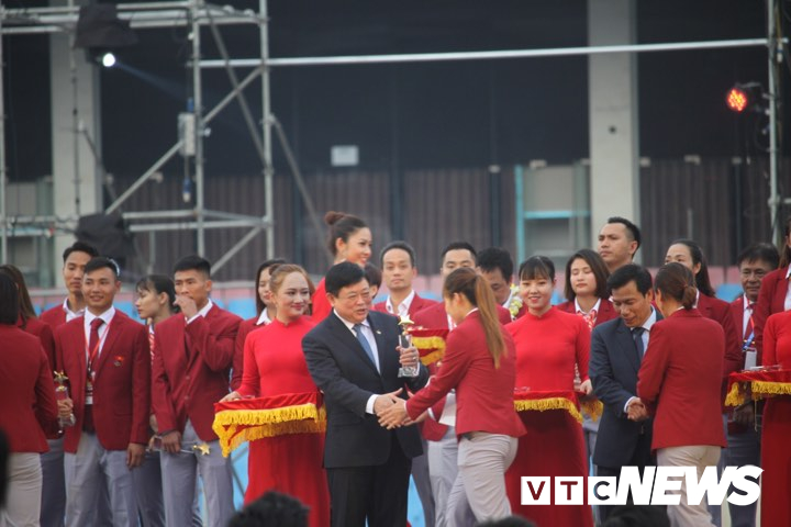 Khoanh khac an tuong le vinh danh nhũng 'nguòi hùng' ASIAD 2018 tại san van dong Mỹ Dình hinh anh 14