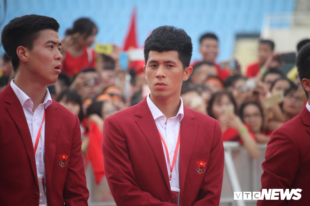 Khoanh khac an tuong le vinh danh nhũng 'nguòi hùng' ASIAD 2018 tại san van dong Mỹ Dình hinh anh 7