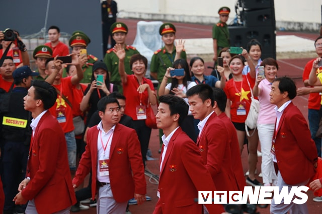 Khoanh khac an tuong le vinh danh nhũng 'nguòi hùng' ASIAD 2018 tại san van dong Mỹ Dình hinh anh 10