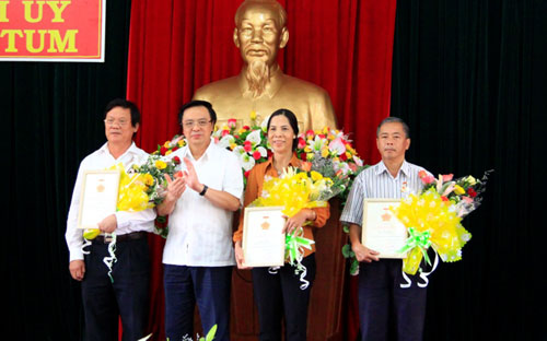 Рабочая группа ЦК КПВ провела встречу с руководителями провинции Контум