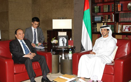 Вице-премьер СРВ Нгуен Суан Фук провёл переговоры с вице-премьером ОАЭ